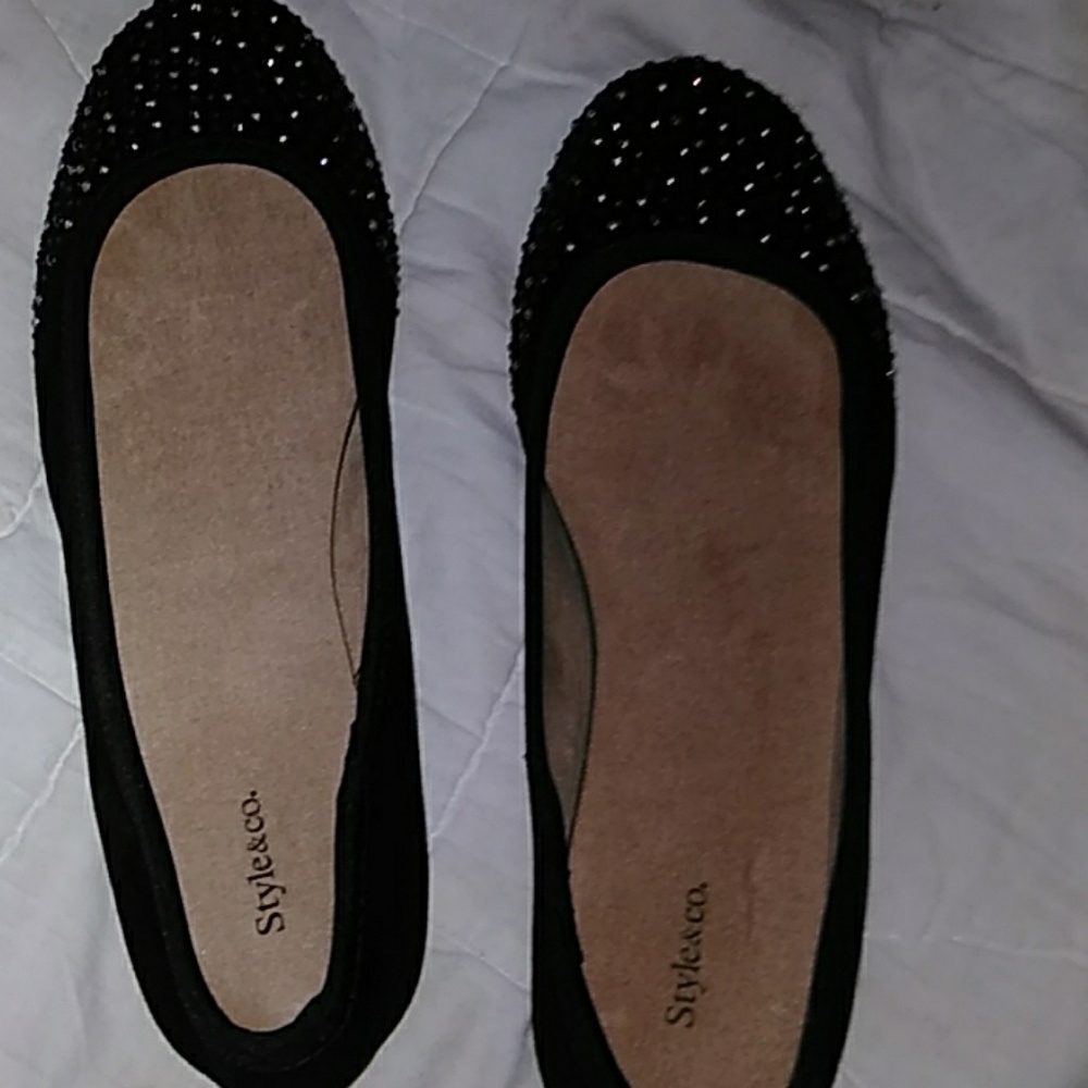 Size 8 black shoes with studded sparkles on the to